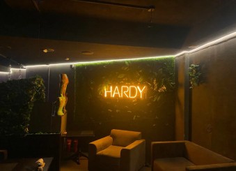   Hardy resto-bar   14